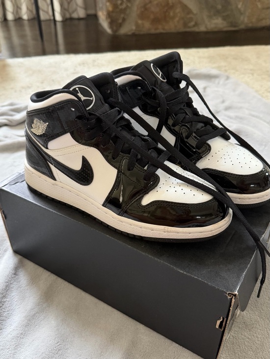 Jordan Shoes - Jordan Air Jordan 1 Mid SE Box Label — Black & White
